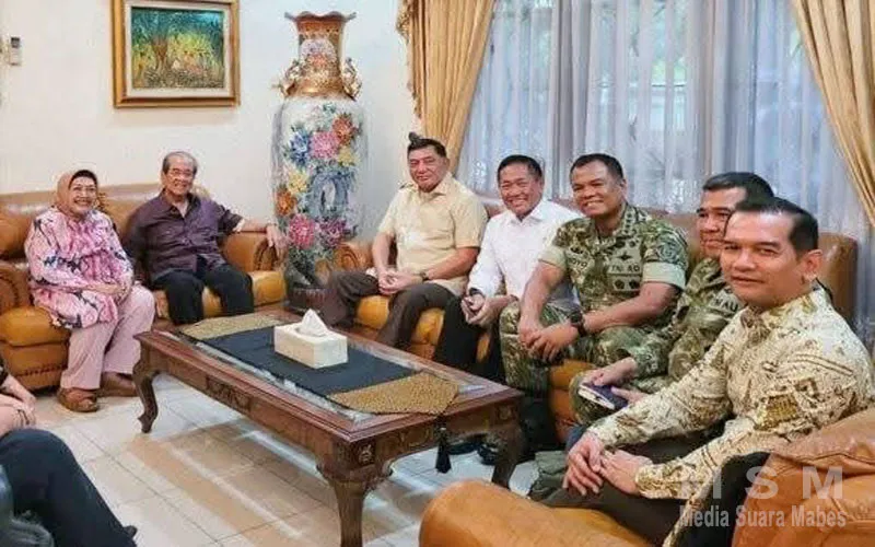 Menhan Sjafrie Kunjungi Mantan Panglima TNI Widodo AS, Bahas Keteladanan dan Pertahanan Nasional