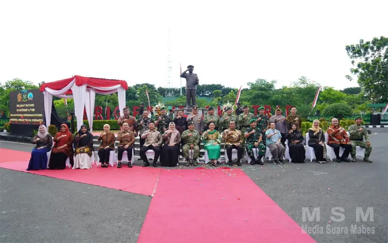 Peresmian Monumen Jenderal Besar TNI (Purn) H.M. Soeharto di Brigif 6 Divif 2 Kostrad