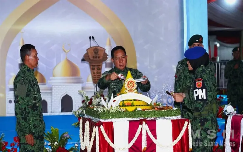 Pangdivif 2 Kostrad Pimpin Defile perayaan HUT ke-65 Kostrad