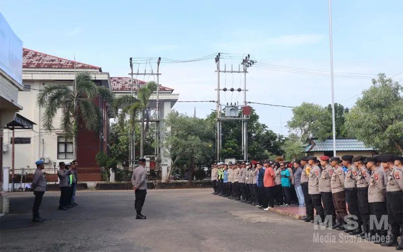 Polres Ketapang Laksanakan Pengamanan Rapat Dengar Pendapat Umum (RDPU), di Kantor DPRD Ketapang Pastikan Kegiatan Tetap Kondusif