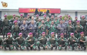 Prajurit Kompi Komposit Marinir Natuna Sambut Hangat Kunker Pangkogabwilhan I di Garda Terdepan NKRI