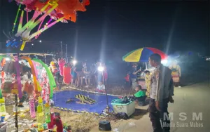 Bhabinkamtibmas Sagatani Hadiri Pesta Gawai Padi Naik Dangau, Pastikan Keamanan dan Kedekatan dengan Masyarakat