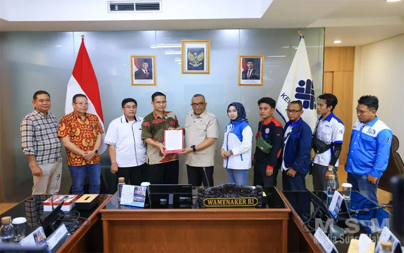 Wamenaker Bertindak Cepat Atas Permasalahan Kerja di Hari Libur Nasional Wajib Bayar Lembur