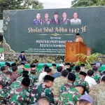 Menhan Sjafrie Sjamsoeddin Salat Iduladha Bersama Prajurit dan Warga di Papua Barat