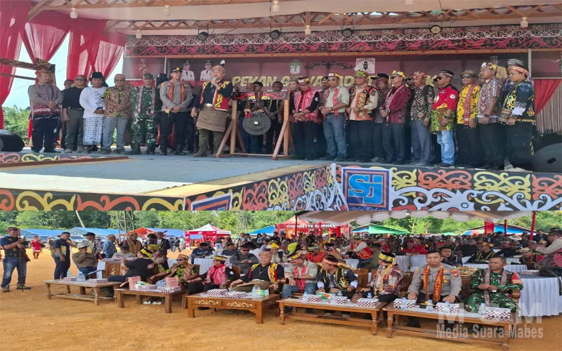 Mewakili Kapolres Ketapang, Kapolsek Nanga Tayap Hadiri Pembukaan Pekan Gawai Adat Dayak Sapat Towon Ke-VI Tahun 2026