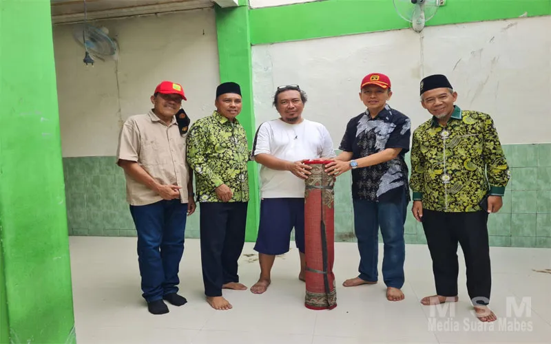 FKKPBM DPC Jakarta Pusat Salurkan Bantuan Karpet Shalat untuk Mushalla Al-Fajri Korban Kebakaran di Kemayoran