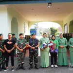 Persit Ahli Muaythai Berprestasi Mencuri Perhatian Pangdivif 2 Kostrad