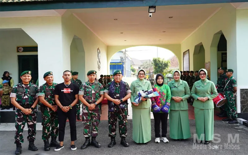 Persit Ahli Muaythai Berprestasi Mencuri Perhatian Pangdivif 2 Kostrad