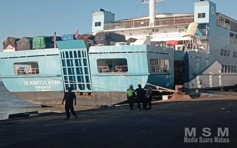 Truk Sarat Muatan Alami Patah As Saat Naik Upper Deck, Keberangkatan Roro Terpaksa Tertunda Dan Jadwal Sandar Kapal Terganggu