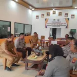 Kasat Binmas Polres Ketapang Laksanakan Silaturahmi Kamtibmas Bersama Tiga Pilar di Desa Baru
