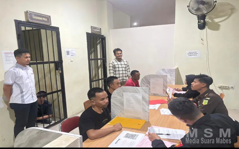 Satreskrim Polres Ketapang Limpahkan Tersangka dan Barang Bukti Kasus PETI Di Sungai Penjawaan ke Kejaksaan Negeri Ketapang