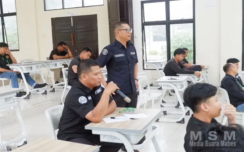 Benteng Informasi di Era Disrupsi, Bidhumas Polda Kalbar Didik Personel Jadi “News Producer” Andal