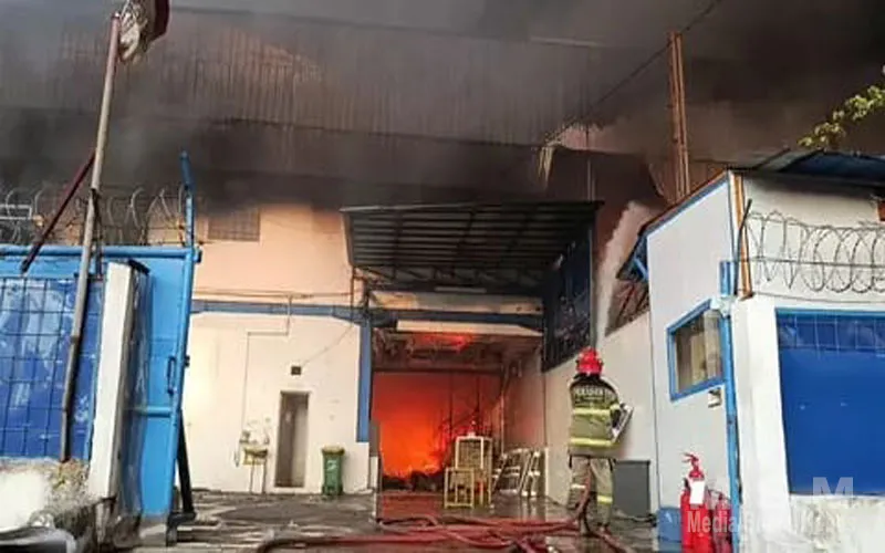 Kawasan Industri Cikupa Membara: 6 Gudang Ludes, Ledakan Keras Guncang ...
