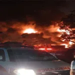 Kebakaran Hebat Landa Pabrik Sandal Swallow di Cipondoh Tangerang, 19 Unit Damkar Serta 95 Personel Diterjunkan