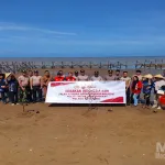 Mewakili Kapolres Ketapang, Kabag SDM Bersama Polsek Benua Kayong Laksanakan Penanaman Mangrove di Pantai Pecal dalam Rangka HUT Bhayangkara Ke-80