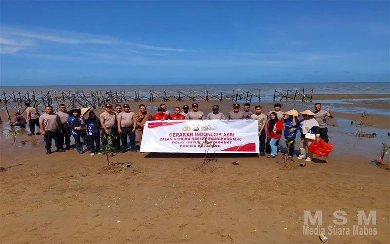 Mewakili Kapolres Ketapang, Kabag SDM Bersama Polsek Benua Kayong Laksanakan Penanaman Mangrove di Pantai Pecal dalam Rangka HUT Bhayangkara Ke-80