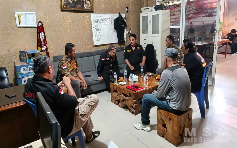 Ir. Efde Putra Belagama Resmi Serahkan SK DPC GRIB Jaya 50 Kota kepada Anes Brasco, Perkuat Konsolidasi Organisasi di Sumbar