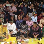 Mewakili Kapolres, Wakapolres Ketapang Hadiri Tradisi Pencucian Senjata Pusaka Tanah Kayong Di Pendopo Bupati Ketapang