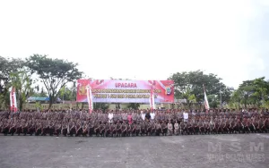 Polda Papua Barat Gelar Upacara Kenaikan Pangkat 575 Personel Polri dan PNS Polri