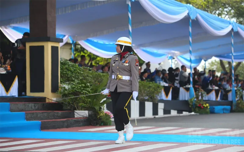 Srikandi Bhayangkara Polda Kepri Ambil Peran Strategis Sebagai  Petugas Upacara Hari Bhayangkara  Ke-80