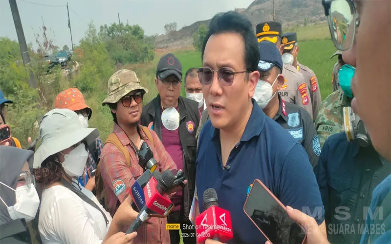 Tinjau Kebakaran TPA Jatiwaringin, Wamen LHK dan Bupati Tangerang Tekankan Percepatan Pemadaman serta Perlindungan Kesehatan Warga