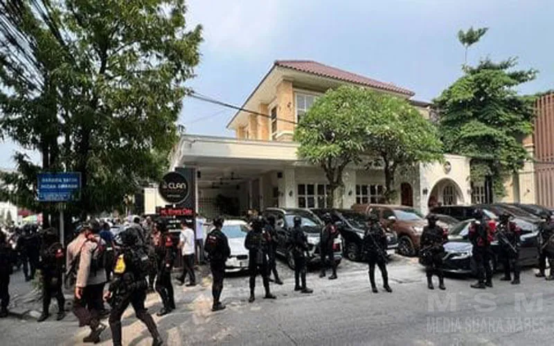 Dibalik Lemari Kafe Cipete, Polisi Bongkar Brankas Raksasa Terkait Dugaan Korupsi dan TPPU