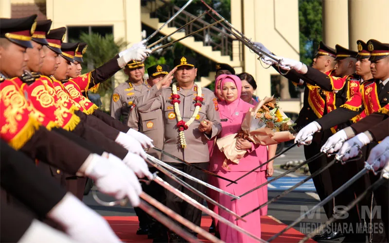 Farewell and Welcome Parade Kapolda Kalbar, Irjen Pol. Alberd Teddy Benhard Sianipar Resmi Lanjutkan Kepemimpinan