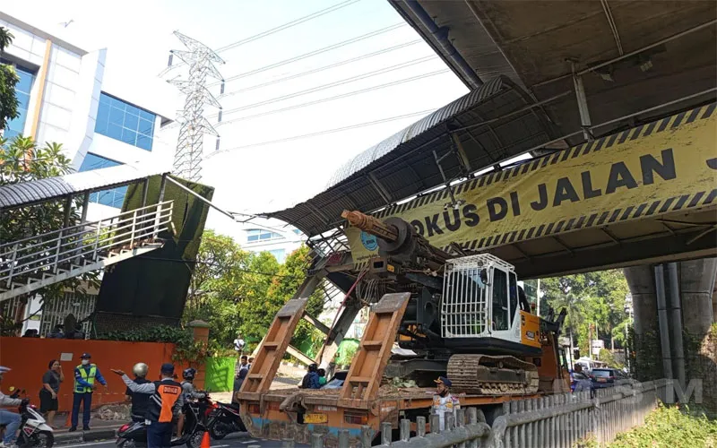 JPO Tendean Nyaris Roboh Ditabrak Truk, Keselamatan Pengguna Jalan Harus Jadi Prioritas
