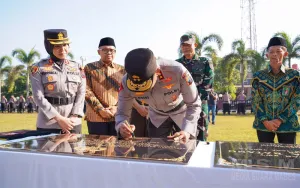Kapolda Jateng Kukuhkan Peningkatan Tipe Polresta Batang, Tegaskan Peningkatan Status Harus Diiringi Pelayanan yang Semakin Profesional dan Responsif
