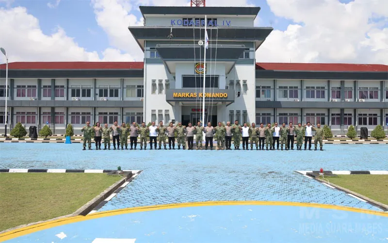 Kapolda Kepri Dan Dankodaeral IV Batam Perkuat Sinergi TNI_POLRI Jaga Keamanan Wilayah Kepulauan