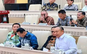 Bupati Ketapang Dampingi Warga Desa Teluk Bayur Kec. (Sungai Laur) Sampaikan Aspirasi Konflik Agraria Lahan ke DPR RI