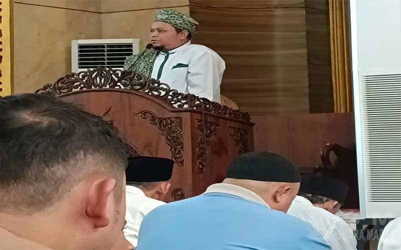 Khutbah Jumat di Masjid Al Ittihad Legenda Wisata Cibubur: Ustadz KH Abdul Ghofur, Lc. Ajak Jamaah Tingkatkan Ketakwaan dan Muhasabah Diri