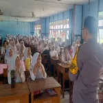 Cegah Penyalahgunaan Narkoba dan Kenakalan Remaja, Polsek Benua Kayong Sosialisasi kepada Peserta MPLS SMAN 2 Benua Kayong