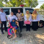 Sinergi Bhabinkamtibmas dan Perangkat Kelurahan Kauman Jepara Evakuasi Lansia Sebatang Kara ke Panti Jompo
