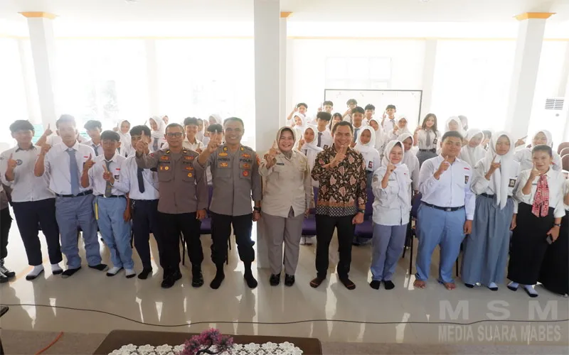 Propam Polda Kalbar Edukasi Pelajar SMKN 1 Pontianak tentang Integritas dan Bijak Bermedia Sosial