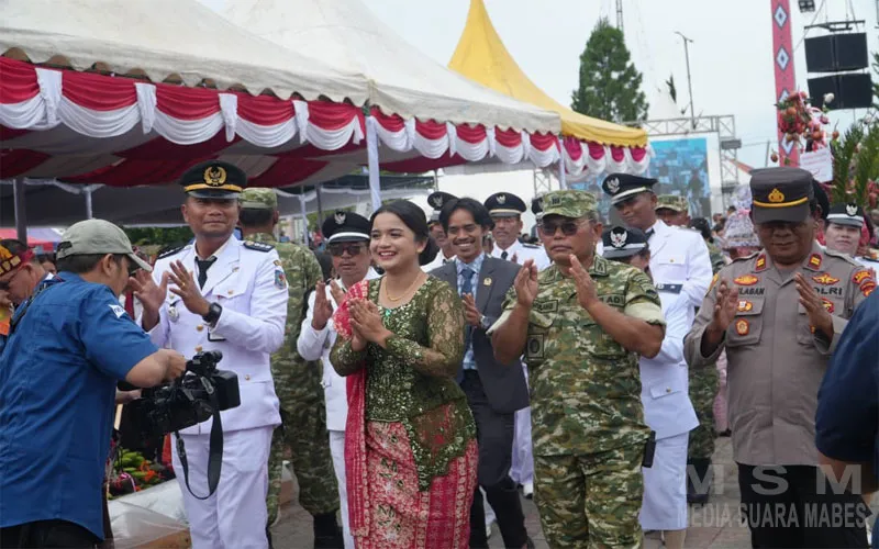 Seru, Defile Kecamatan Warnai HUT Ke-23 Kabupaten Humbang Hasundutan