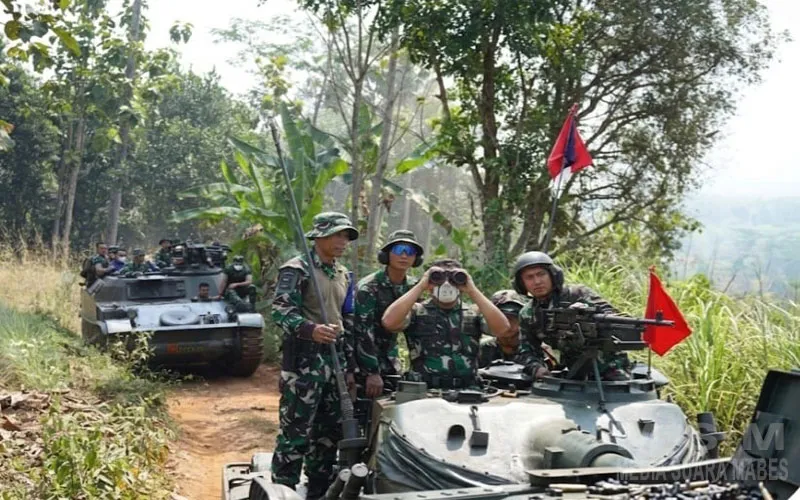 Pangdam III/Siliwangi Tinjau Latihan Menembak Ranpur Yonkav 4/KC di Pusdikif Cipatat