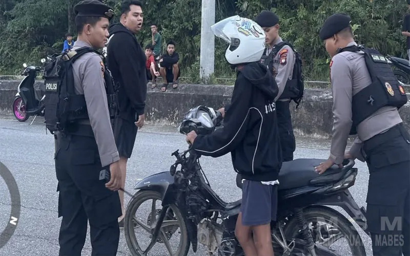 Patroli Satsamapta Polres Landak Edukasi Remaja Cegah Balap Liar, Untuk Ciptakan Situasi Tetap Kondusif