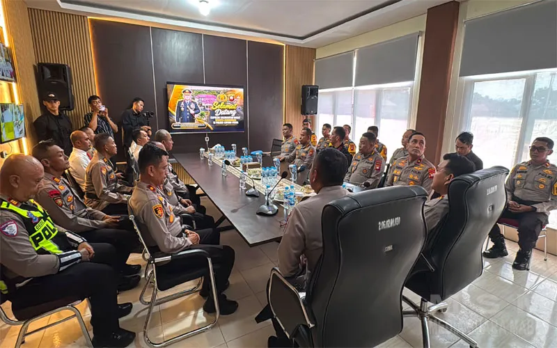 Kapolda Kalbar Berikan Penguatan kepada Personel Saat Kunjungan Kerja di Polres Kayong Utara