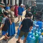 Atasi Dampak Kekeringan, Kodam XII/Tanjungpura Salurkan Bantuan Air Bersih Secara Masif di Kalimantan Barat