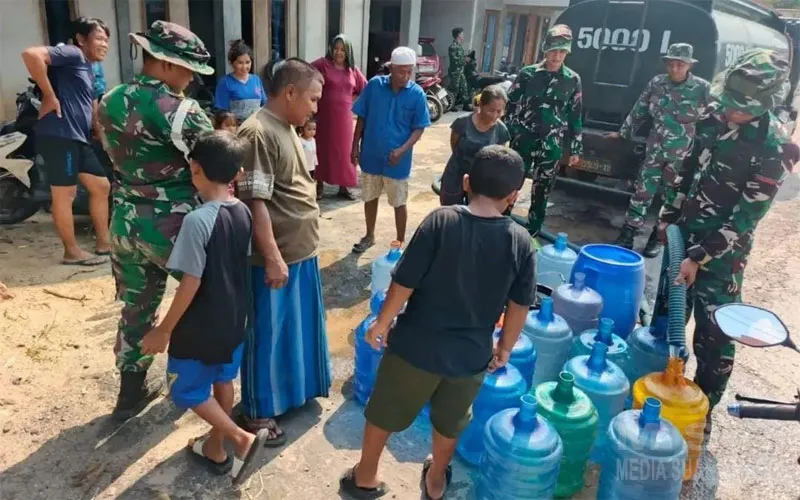 Atasi Dampak Kekeringan, Kodam XII/Tanjungpura Salurkan Bantuan Air Bersih Secara Masif di Kalimantan Barat