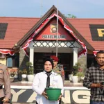 Rayakan Ulang Tahun Personel Dengan Cara Berbeda, Kapolres Melawi Dorong Budaya Peduli Lingkungan