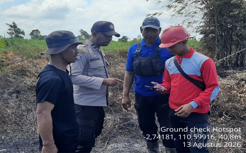 Polres Ketapang Bersama Tim Gabungan Padamkan Karhutla di Kendawangan