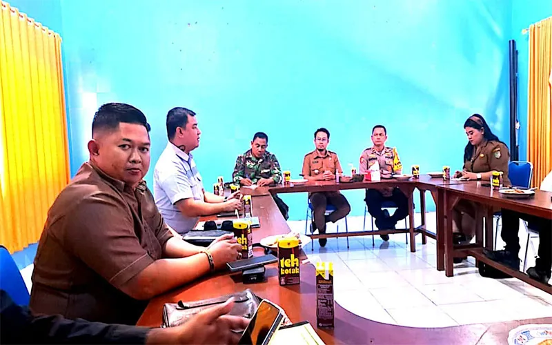 MASYARAKAT TEGAS !! Tolak Hasil Rapat Tali Asih PT. NPR, Tidak Diketahui Masyarakat dan Tidak di Hadiri Oleh Kades Karendan dan Kades Muara Pari