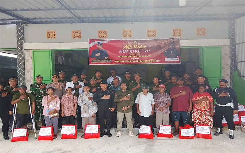 Yayasan Peduli Kasih Sumber Boga Bersama Satbrimob Papua Barat salurkan 150 Paket sembako bagi warga Masni