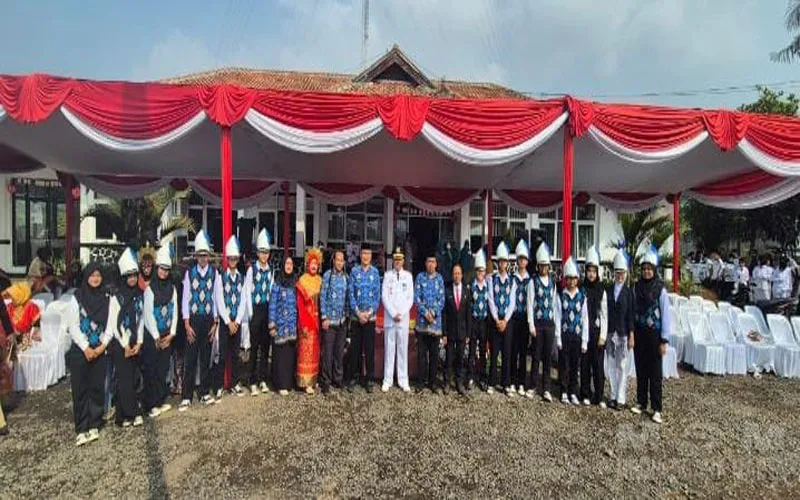 Camat Padalarang, Kab. Bandung Barat Pimpin Upacara Hut Ke 81 RI, Ajak Warga Jaga Semangat Gotong Royong