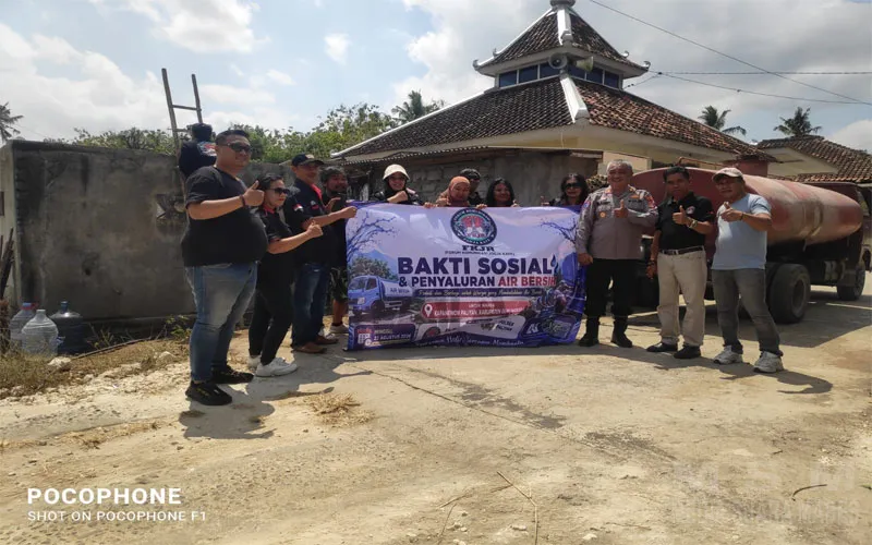 FKJR Gunung Kidul Kolaborasi Dengan Polsek Paliyan Salurkan Bantuan Air Bersih Untuk Warga Terdampak Kekeringan