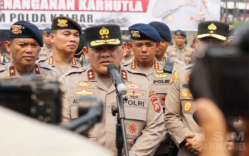 Terima 300 Personel BKO Brimob untuk Atasi Karhutla, Kapolda Kalbar : “Laksanakan Tugas Dengan Maksimal, Utamakan Keselamatan, dan Penuh Keihklasan”