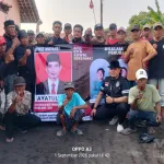 Tim Relawan Ayatulloh Perbaiki Jalan Rusak Menuju Sekolahan di Kampung Tambun Baru