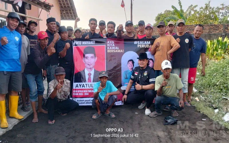 Tim Relawan Ayatulloh Perbaiki Jalan Rusak Menuju Sekolahan di Kampung Tambun Baru